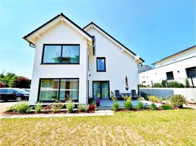 Modernes, hochwertiges Zweifamilienhaus in schöner Lage.....
