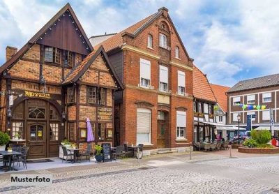 Wohn-/Geschäftshaus, Werkstatt, 2 Garagen