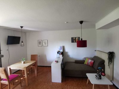 Möblierte, moderne und renovierte 1,5-Zimmer Wohnung für Frauen