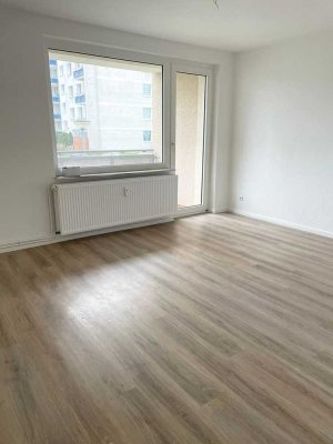 Schöne, sanierte 3-Zimmer-Erdgeschosswohnung mit Balkon zu vermieten.