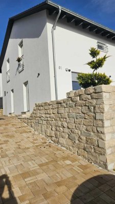 Ohne Provision: neuwertige Doppelhaushälfte mit Garage