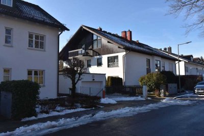 Erstbezug nach Sanierung: Charmante Dachgeschosswohnung mit separatem Hobbyraum