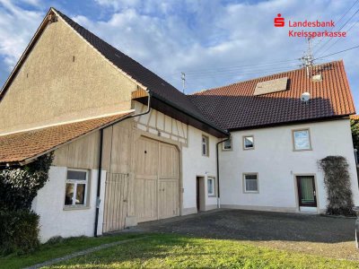 Charmantes Wohnhaus mit landwirtschaftlichem Bereich und Scheune in Krauchenwies-Ablach