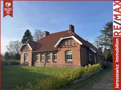 * Historische Denkmalgeschützte Doppelhaushälfte (links) in Wymeer, Ostfriesland * Komplett  saniert
