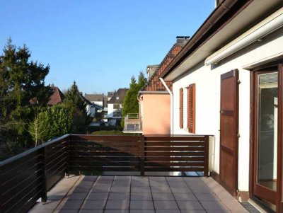 Sonnige 2,5 Zimmer Altbauwohnung mit großer Terasse in Top Lage in  Essen-Bredeney