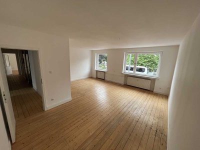 Exklusive 5-6-Zimmer-Wohnung mit Privatzugang – ideal für Expat&Wohnen &Arbeiten,S-/U-Bahn fußläufig