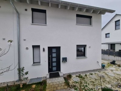 Energieeffiziente, helle DHH mit Terrasse