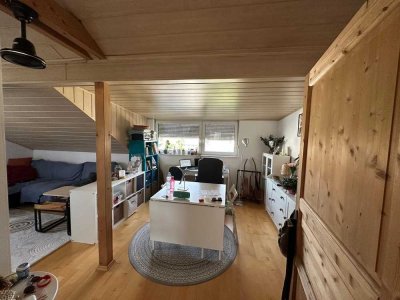 Schöne gemütliche zwei Zimmer Dachgeschosswohnung