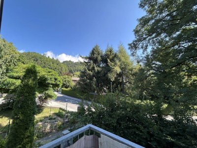 Lichtdurchflutete Eigentumswohnung mit ost/süd-seitigem Balkon und eigener Parkplatz