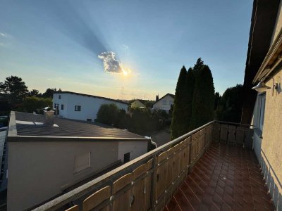 4,5 Zimmer DG, Balkon, EBK, Stellplatz, Bad saniert, frisch getrichen