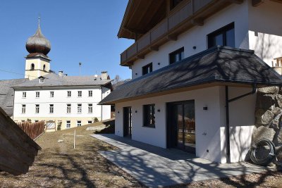 Wohnen wie im eigenen Haus – stilvolle Gartenwohnung mit Terrasse in idyllischer Lage