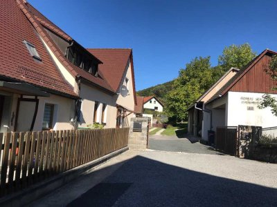 Attraktive und gepflegte 2,5-Zimmer-Dachgeschosswohnung in Pommelsbrunn