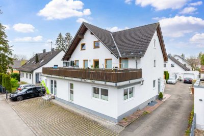 Charmante Dachgeschosswohnung mit Balkon – sonnig, zentral und bestens angebunden.