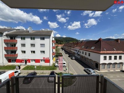 Sonnige und schöne 2-Zimmer Wohnung mit Badewanne und Balkon!