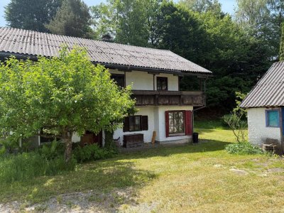 Salzburg Anthering: 2.248 qm Liegenschaft in idyllischer Alleinlage mit charmantem Landhaus und Nebengebäude