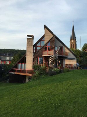 Freistehendes Architektenhaus mit ELW und viel Platz in ruhiger Lage!
