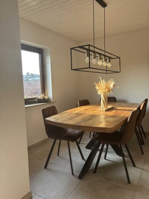 Moderne 4-Zimmer-Wohnung mit Balkon, Einbauküche & Garage/Stellplatz in ruhiger Lage