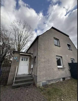 Renovierungsbedürftiges Reihenhaus mit 4 Zimmern in Gelsenkirchen-Hassel