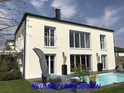 NEUMANN - Exklusives Einfamilienhaus mit Swimmingpool & PV-Anlage in ruhiger Lage von Ingolstadt