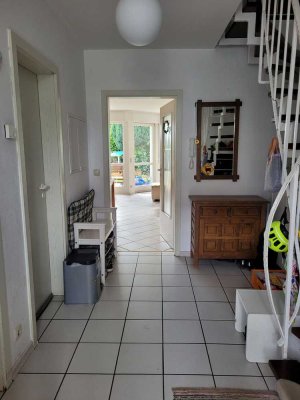Gemütliche 4-Zimmer-Maisonette-Wohnung mit Balkon in Rodgau