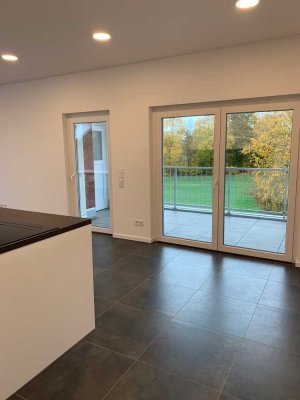 Stilvolle, neuwertige 3-Zi-Whg  mit EBK, 2 Bäder, Keller, Tiefgarage, incl.Strom