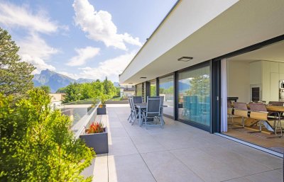 Haus im Haus auf 3 Ebenen - mit Lift verbunden / Luxuriös &amp; großzügig Wohnen mit Traumblick und Privatsphäre über dem Traunsee
