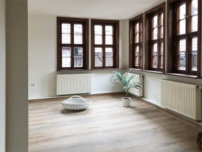 Großzügige helle 4-Zimmer-Wohnung am Lutherplatz