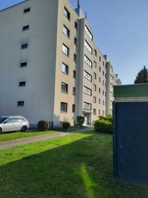 IMMOKONZEPT-NIEDERRHEIN:  Schöne gut aufgeteilte Erdgeschosswohnung mit Balkon, Küche usw.....