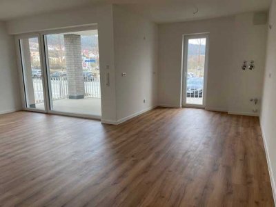 2 Raum-Wohnung mit Loggia, Badewanne+Dusche