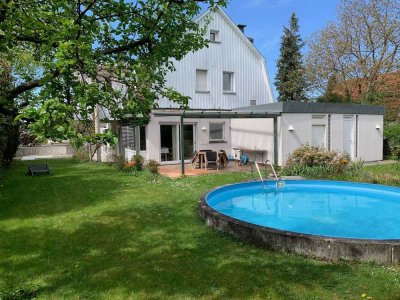 Außergewöhnliches Architektenhaus – Wohnen über den Weinbergen, ruhig, grün