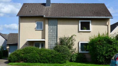 6-Zimmer-Haus in Recklinghausen Hochlarmark, Hinterland-Bebauung wahrscheinlich möglich