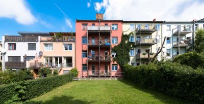 Schicke 2-Raum Dachgeschosswohnung mit Laminat, Duschbad, Einbauküche und Süd-Balkon...!!!
