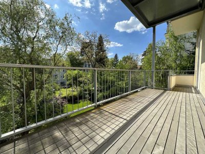 GROSSZÜGIGE HELLE, HERRSCHAFTLICHE ALTBAU-WHG. 6,5 ZIM. MIT CA.  16 m² GR. SÜD-WEST TERRASSE