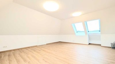 Betreutes Wohnen / ServiceWohnen+ - DG-Studio-Appartement mit Blick über Bayreuth - renoviert!