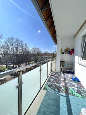 Moderne 3 Zi. Wohnung mit sonnigem Balkon, Keller und Einzelgarage