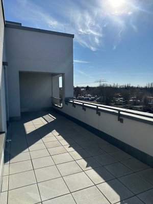 2-Zimmer Penthouse mit zwei sonnigen Dachterrassen und geräumiger Wohnküche