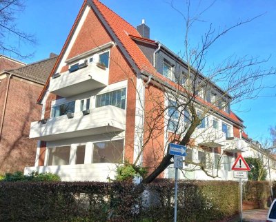 Schwachhausen-Gete: attraktive 2-Zimmer-ETW mit 2 Balkonen und Kamin