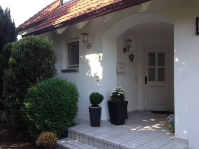 gepflegte Doppelhaushälfte mit schönem eingewachsenen Garten