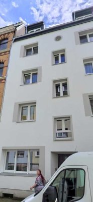 Renovierte 2-Zi,- Wohnung mit neuem Duschbad, Balkon und Zentral-Wärmepumpen-Heizung