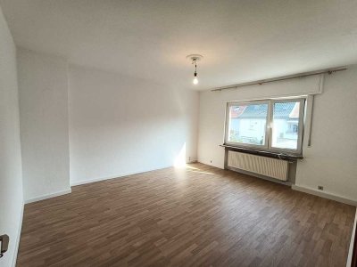 Große 2,5 -Zimmer Wohnung im 1. Stock in Worms-Pfiffligheim