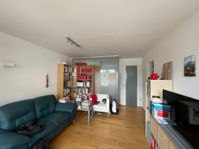 2-Zimmer Wohnung mit Einbauküche und Badewanne