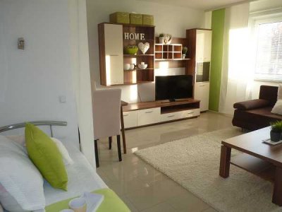 Möbliertes Wohnen: Ein-Zimmer-Apartment in Köln-Lövenich