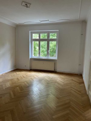 4-Zimmerwohnung mit viel Potential in Karlshorst ! Provisionsfrei !