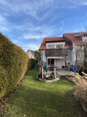 Familienfreundliches Reihenendhaus mit Terrasse, Balkon und Keller