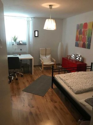 2ZKB WG geeignet in der Neustadt Souterrain links