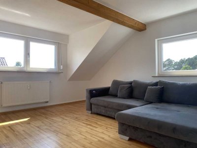 Schöne 3-Zimmer-DG-Whg. mit großer Einbauküche