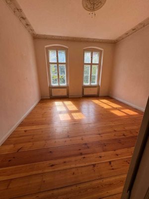 3 Jahre befristet !!! Wohnen im Denkmal: helle 2 Zimmer-Altbau-WE mit Küche und Duschbad