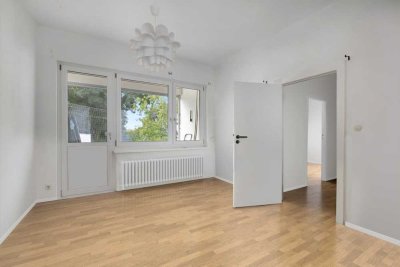 2-Zimmer Wohnung am Bahnhof Lichterfelde Ost I neue Fenster I Loggia
