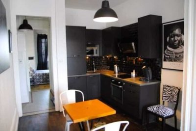 Geschmackvolle, modernisierte 2-Raum-Wohnung mit Balkon und Einbauküche in Mühlheim am Main