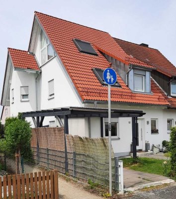 RESERVIERT: Modernisierte DHH-Hälfte in Bubenreuth
